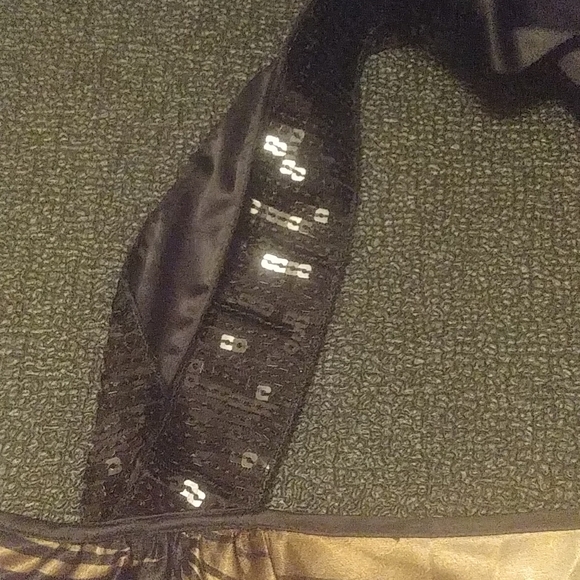 Venus Scarf Style Halter Top - Picture 3 of 3